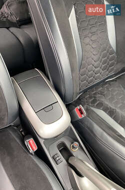 Хэтчбек Toyota Auris 2009 в 