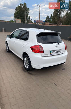 Хэтчбек Toyota Auris 2009 в 