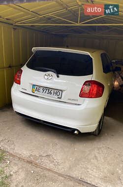 Хэтчбек Toyota Auris 2009 в 