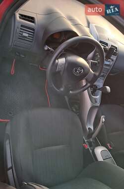Хэтчбек Toyota Auris 2007 в 