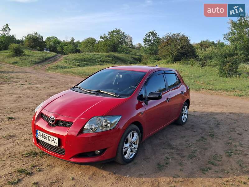 Хэтчбек Toyota Auris 2007 в 