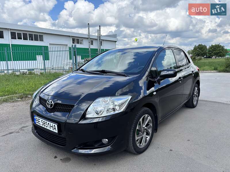 Хэтчбек Toyota Auris 2008 в 