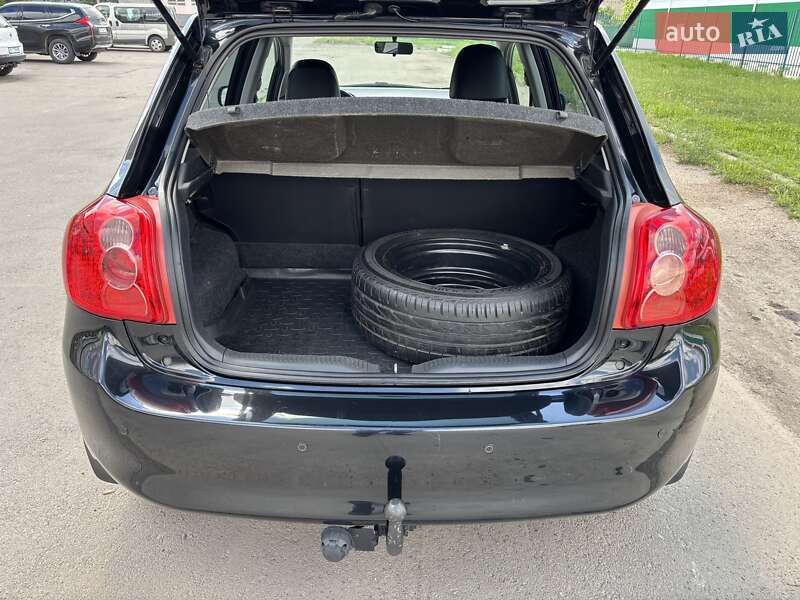 Хэтчбек Toyota Auris 2008 в Вознесенске
