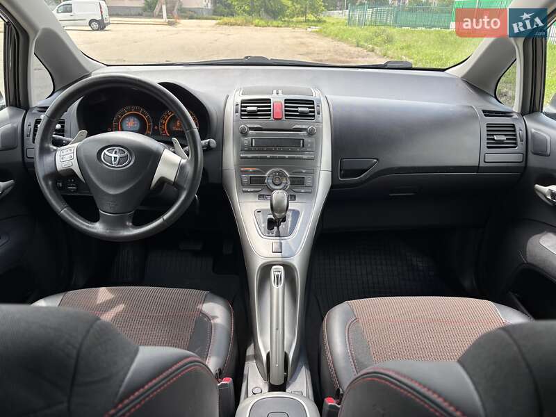 Хэтчбек Toyota Auris 2008 в Вознесенске