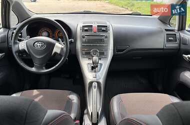 Хэтчбек Toyota Auris 2008 в 
