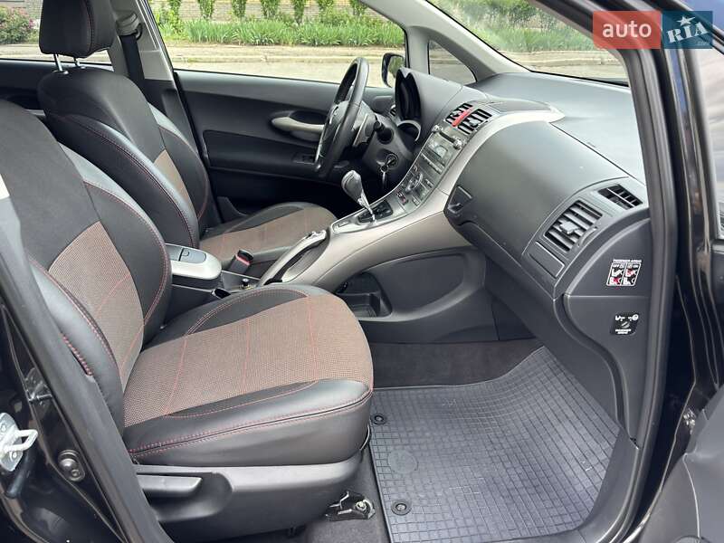 Хэтчбек Toyota Auris 2008 в Вознесенске
