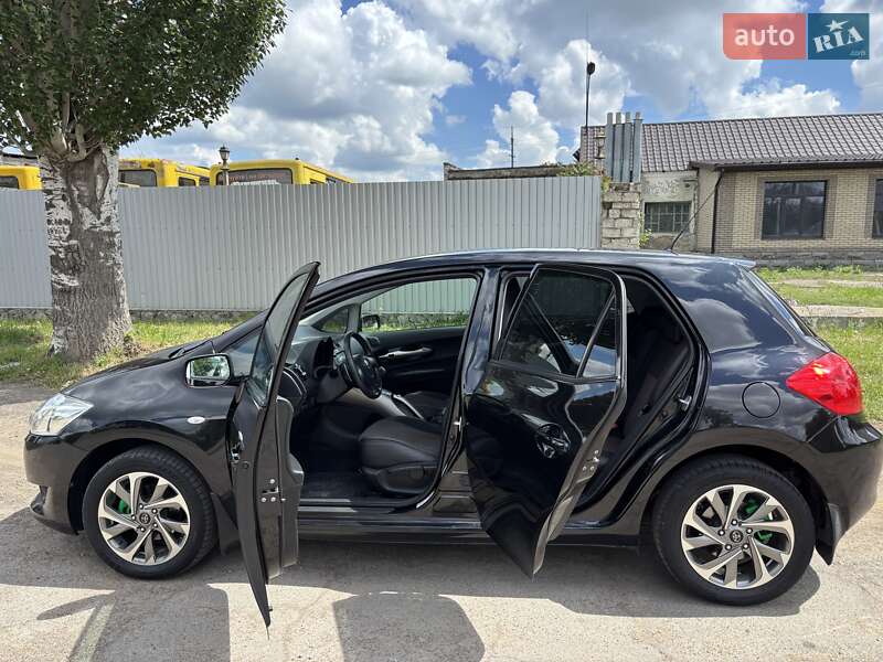 Хэтчбек Toyota Auris 2008 в Вознесенске