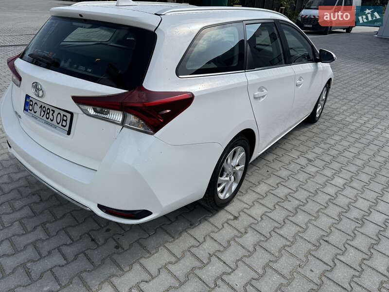 Универсал Toyota Auris 2016 в Львове