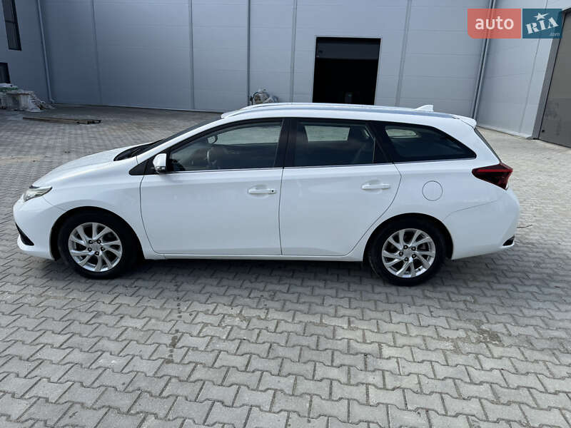 Универсал Toyota Auris 2016 в Львове