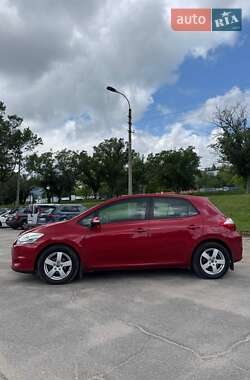 Хетчбек Toyota Auris 2011 в 
