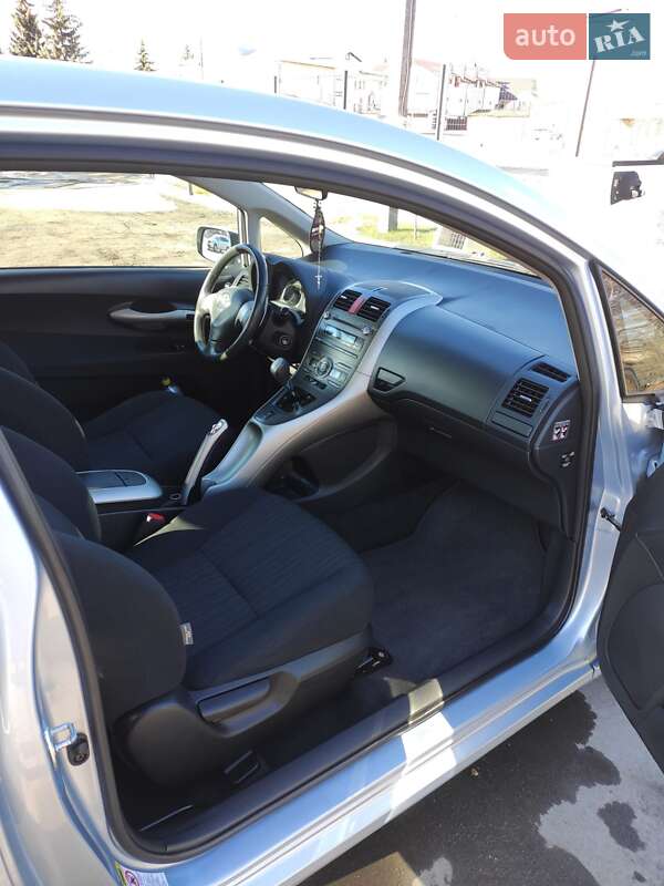 Хетчбек Toyota Auris 2008 в Тисмениці