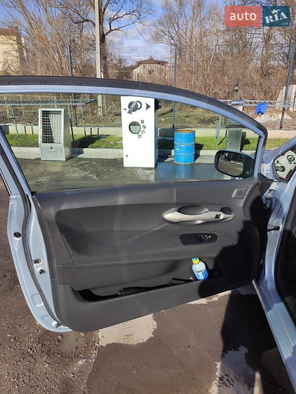 Хетчбек Toyota Auris 2008 в Тисмениці