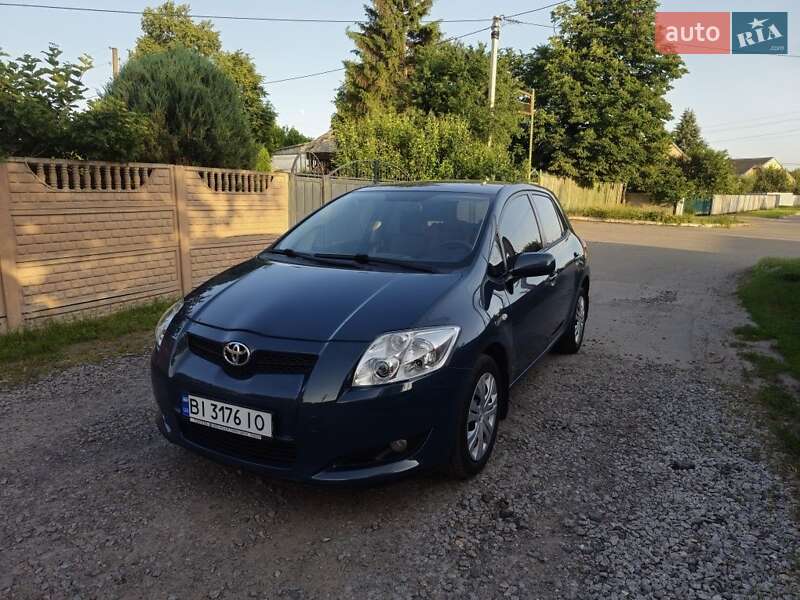 Хэтчбек Toyota Auris 2008 в Миргороде