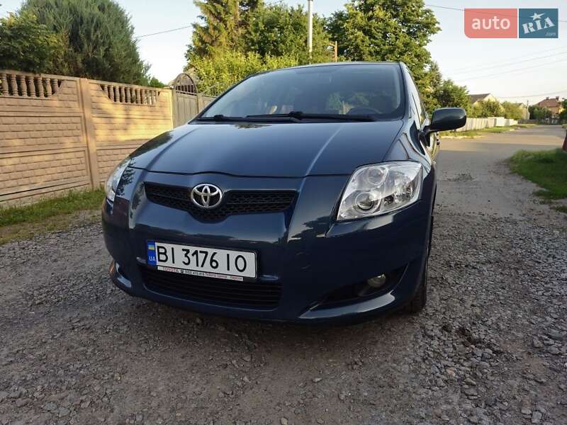 Хэтчбек Toyota Auris 2008 в Миргороде