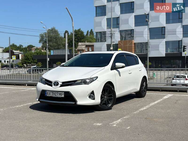 Toyota Auris 2015