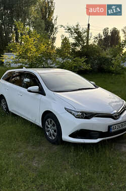 Универсал Toyota Auris 2015 в 
