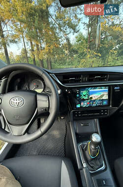 Универсал Toyota Auris 2015 в 
