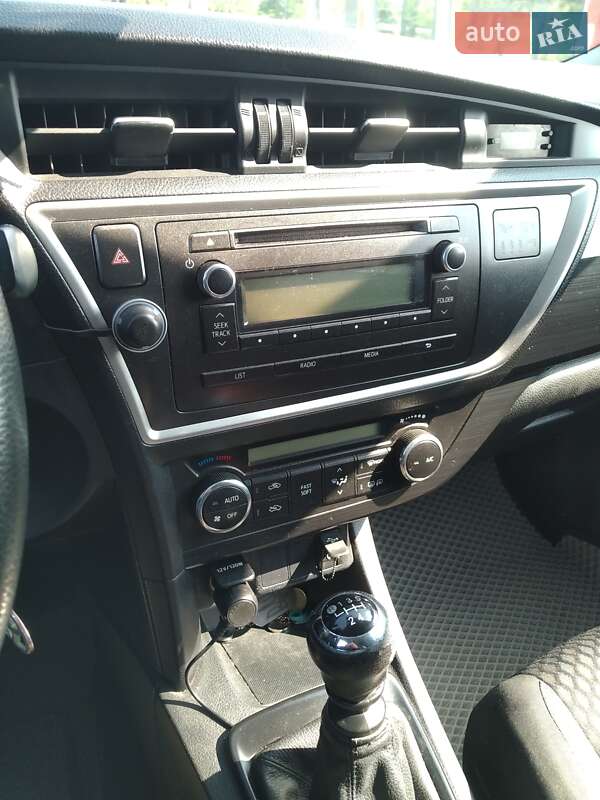 Універсал Toyota Auris 2015 в Тернополі