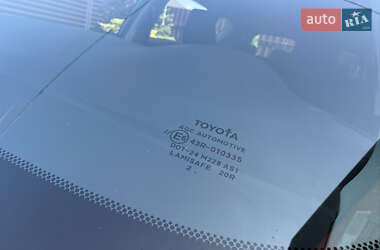 Хэтчбек Toyota Auris 2013 в 