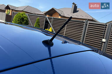Хэтчбек Toyota Auris 2013 в 