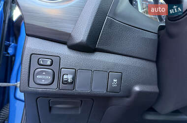 Хэтчбек Toyota Auris 2013 в 