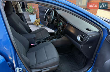 Хэтчбек Toyota Auris 2013 в 