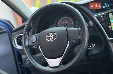 Хэтчбек Toyota Auris 2013 в 