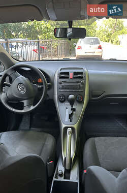 Хэтчбек Toyota Auris 2009 в 