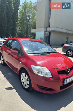 Хэтчбек Toyota Auris 2009 в 