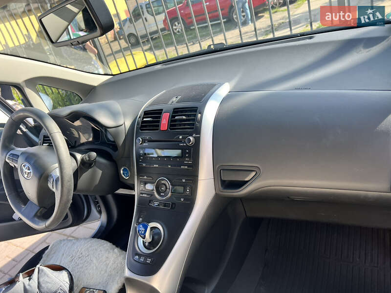 Хэтчбек Toyota Auris 2010 в Ивано-Франковске