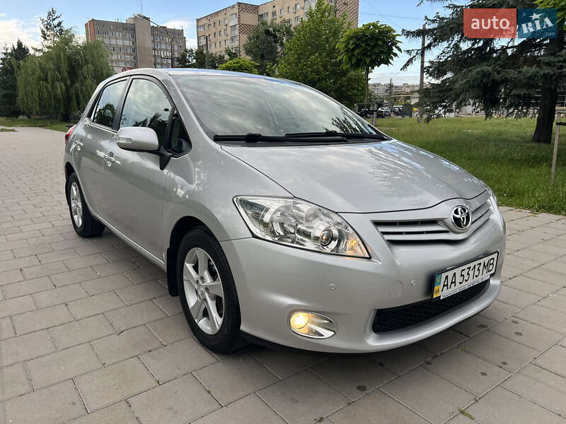 Toyota Auris 2012
