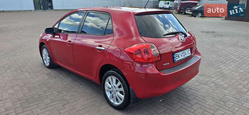 Хэтчбек Toyota Auris 2008 в Ровно