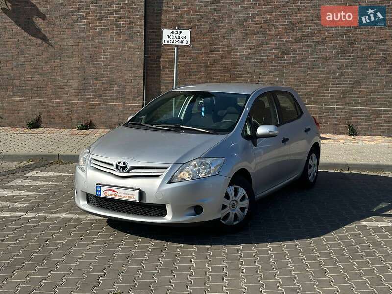 Хэтчбек Toyota Auris 2012 в Одессе