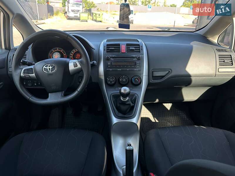 Хэтчбек Toyota Auris 2012 в Одессе