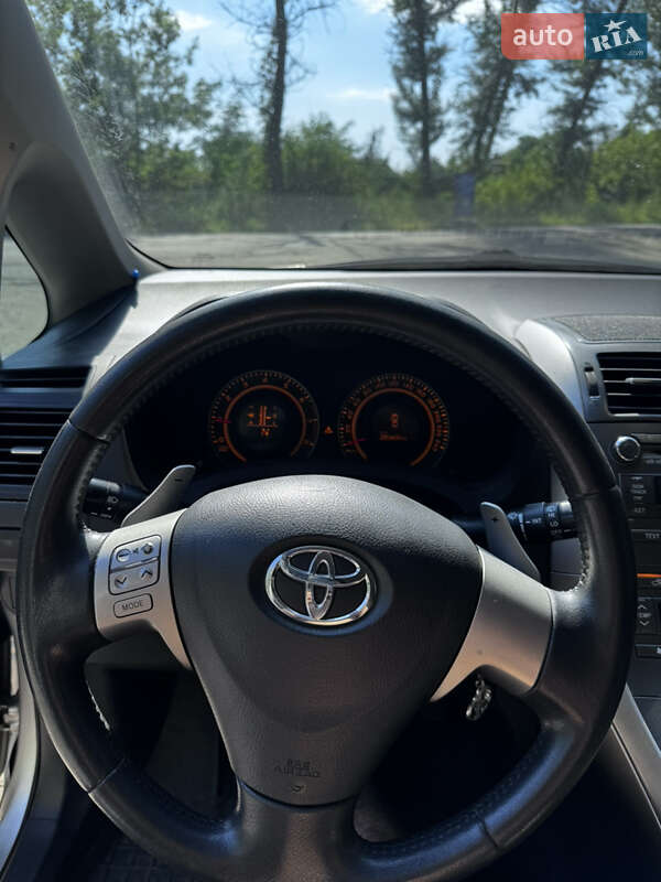 Хэтчбек Toyota Auris 2008 в Киеве