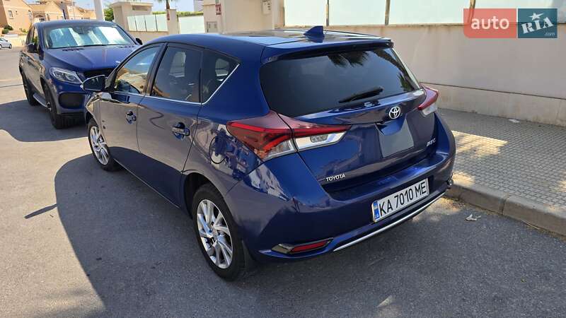 Хэтчбек Toyota Auris 2015 в Киеве