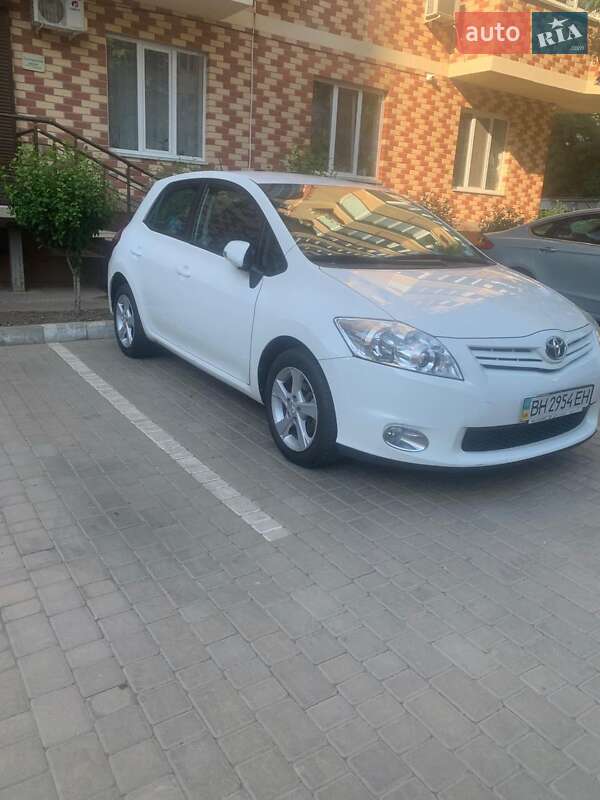 Toyota Auris 2012