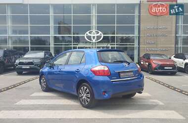 Хэтчбек Toyota Auris 2010 в 