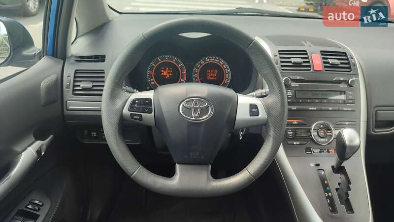 Хэтчбек Toyota Auris 2010 в Киеве