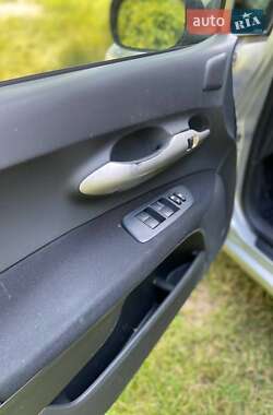 Хэтчбек Toyota Auris 2007 в 