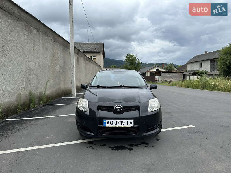 Хетчбек Toyota Auris 2008 в 