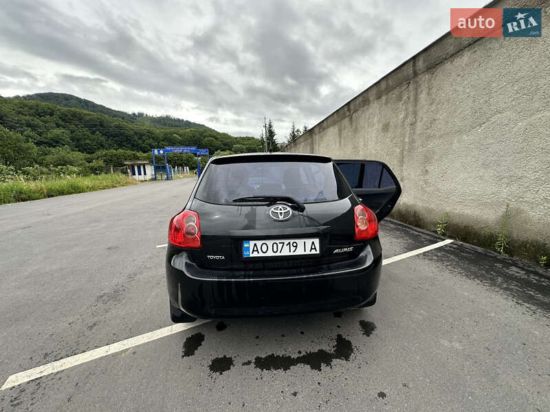 Хетчбек Toyota Auris 2008 в Ужгороді