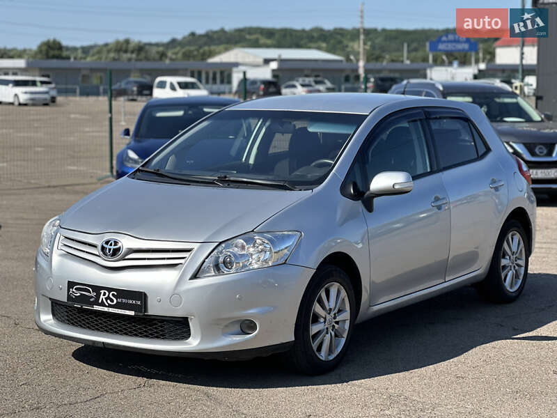 Хэтчбек Toyota Auris 2012 в Киеве