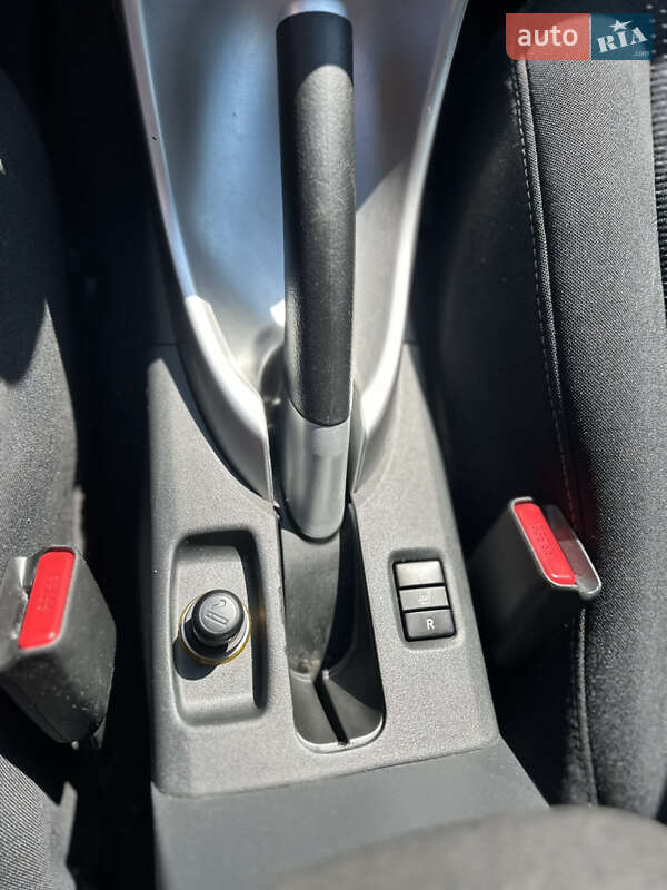 Хэтчбек Toyota Auris 2012 в Киеве