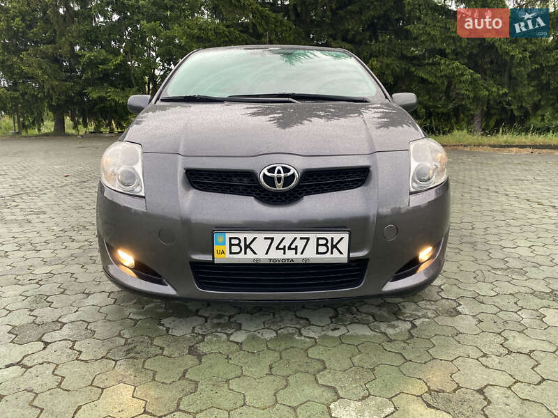 Хетчбек Toyota Auris 2007 в Дубні