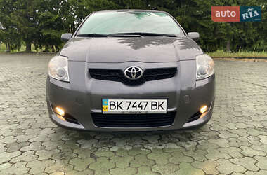 Хэтчбек Toyota Auris 2007 в 