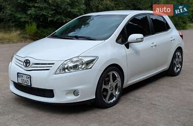 Хэтчбек Toyota Auris 2011 в Ровно