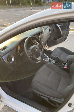 Хэтчбек Toyota Auris 2013 в 