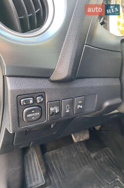 Хэтчбек Toyota Auris 2013 в 