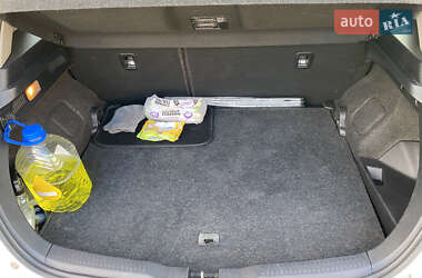 Хэтчбек Toyota Auris 2013 в 